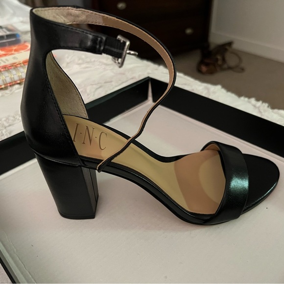 Heels - Picture 4 of 6